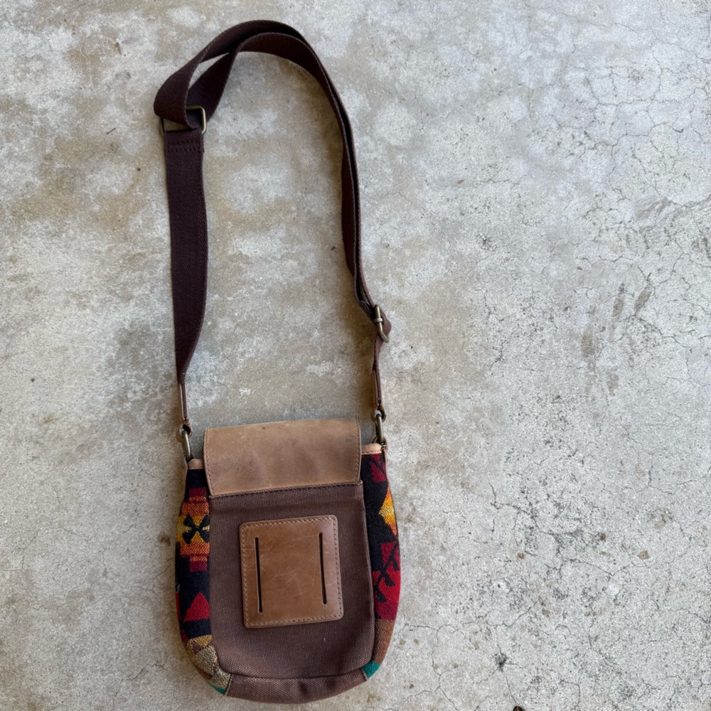Pendleton Southwest Print Crossbody Bag - Picture 6 of 7